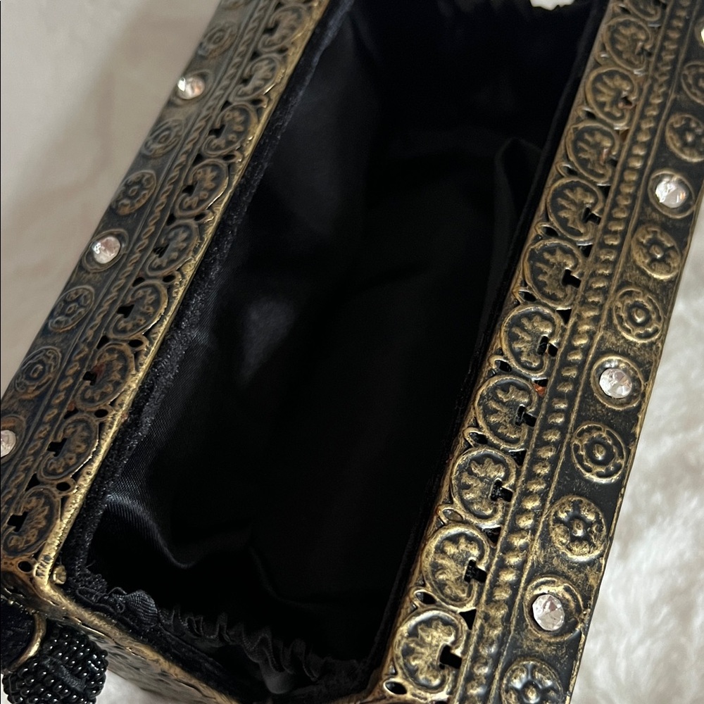 Vintage Ornate Black and Gold Evening Clutch - Picture 6 of 7